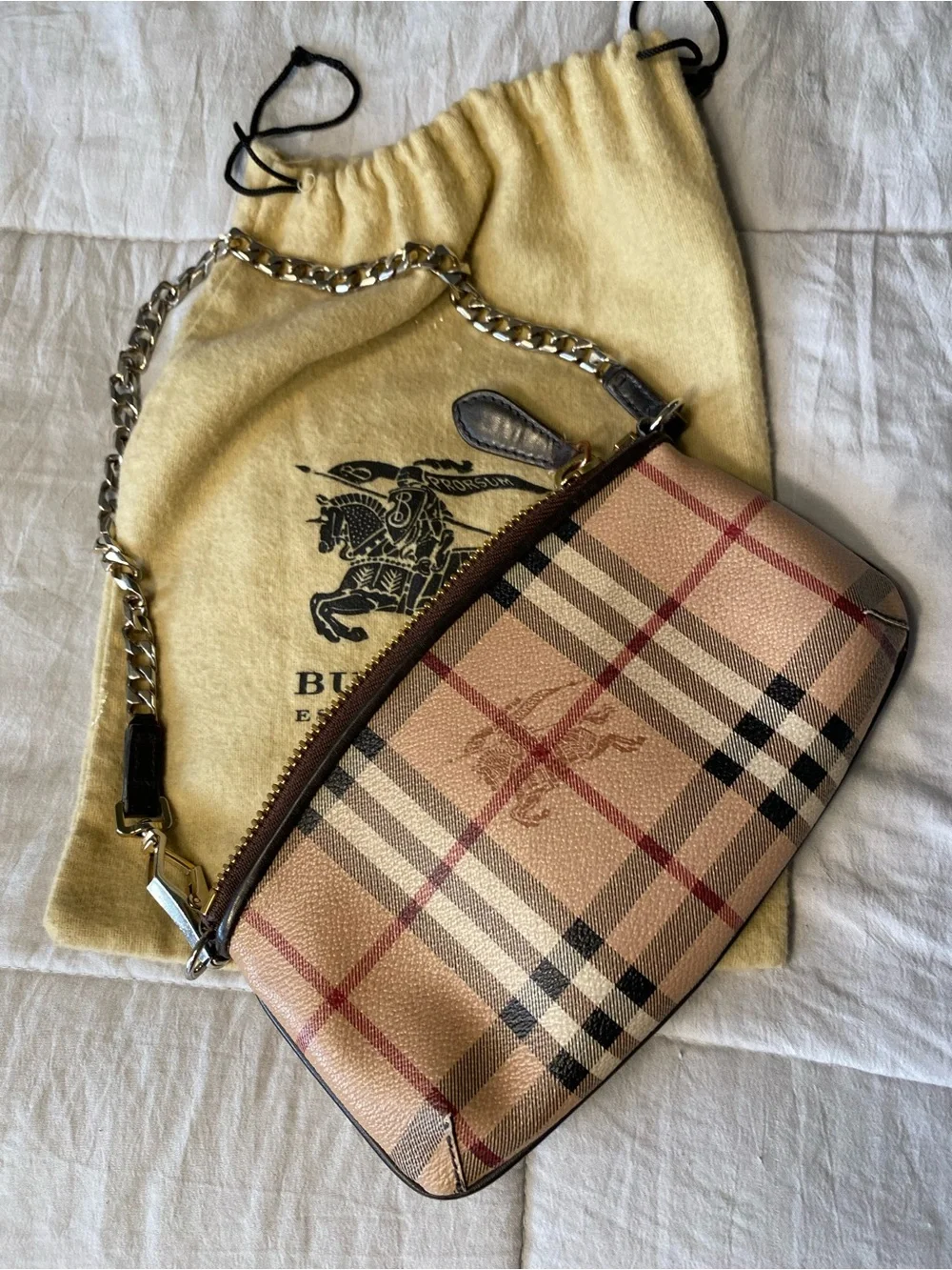 Burberry Beige Nova Check Chain Shoulder Bag with Gold-Tone Hardware - Picture 10 of 15